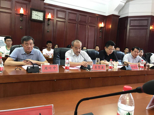 珞珈情深 回饋母?！錆h大學(xué)舉行柯建東校友捐贈(zèng)及校董聘任儀式